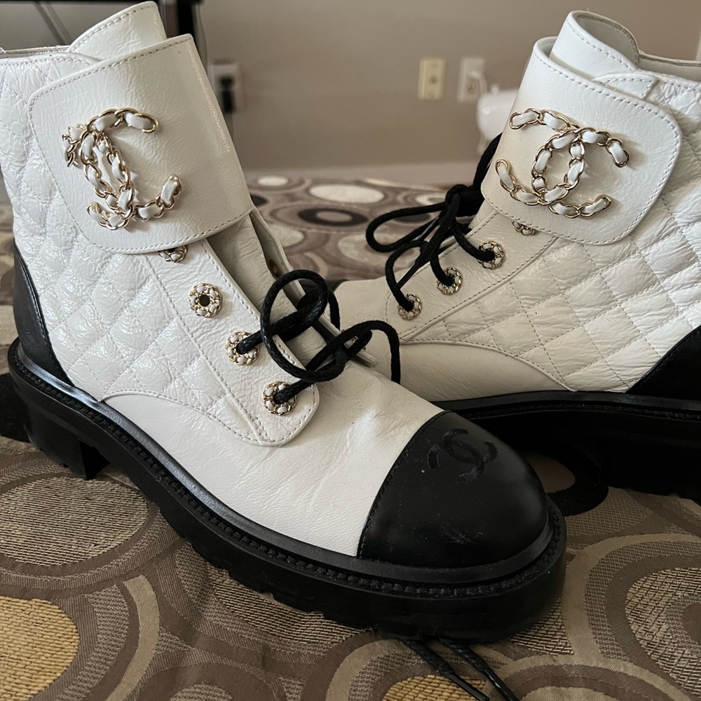 Lovely most sought after Chanel Boots Authentic size 10/40